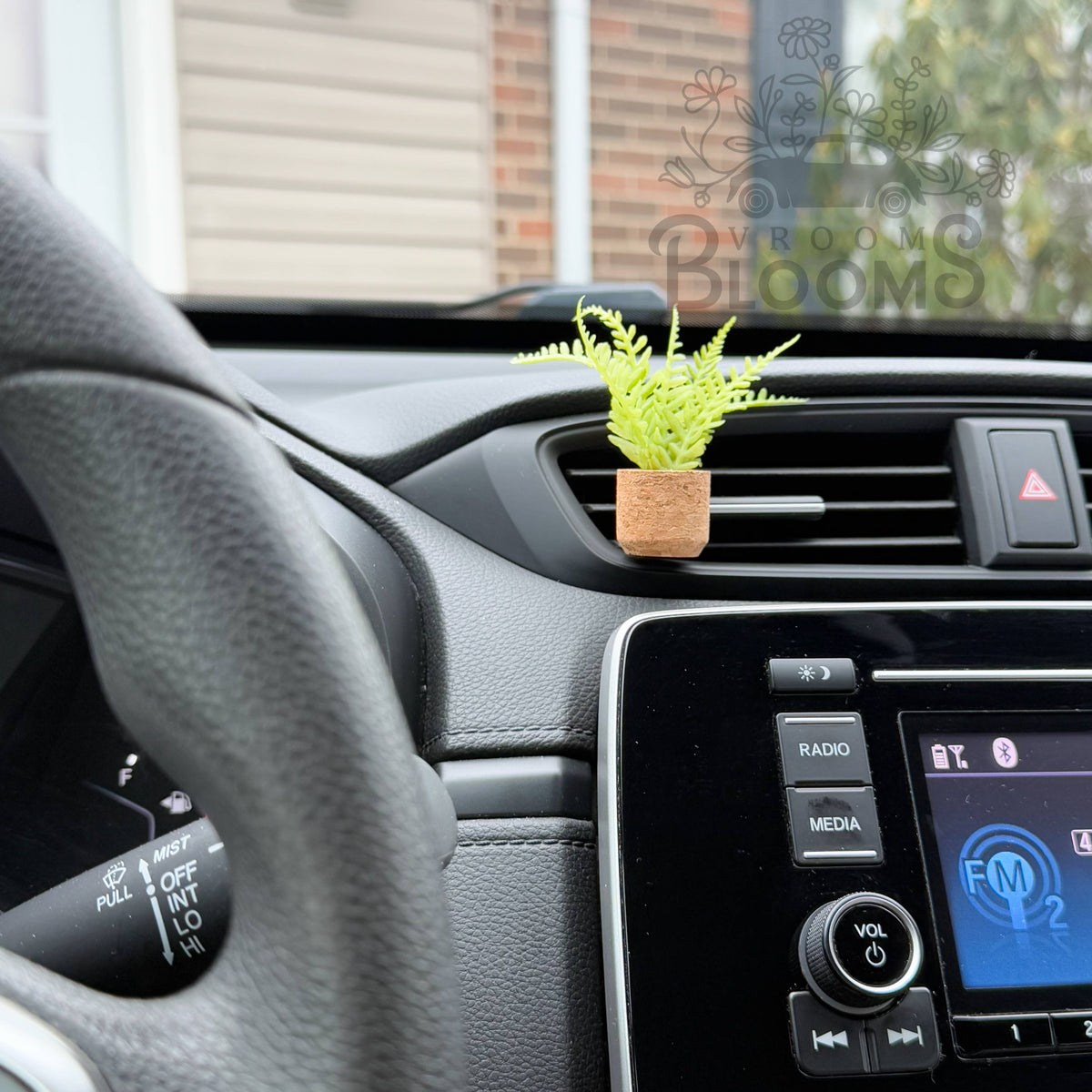 Fern vent clip car diffuser in a cork pot, photo 6
