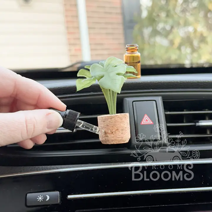 Monstera vent clip car diffuser in a cork pot, photo 1