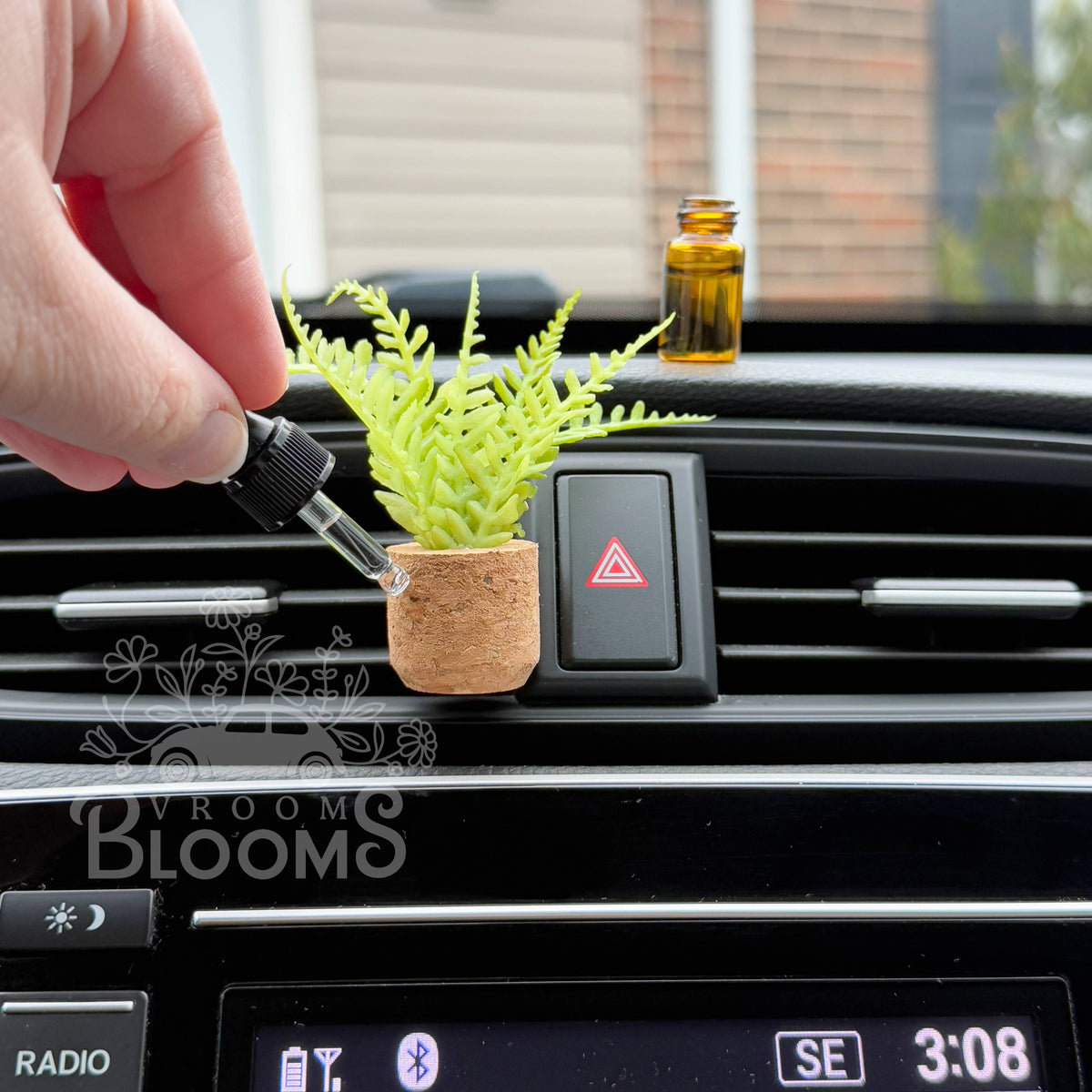 Fern vent clip car diffuser in a cork pot, photo 1