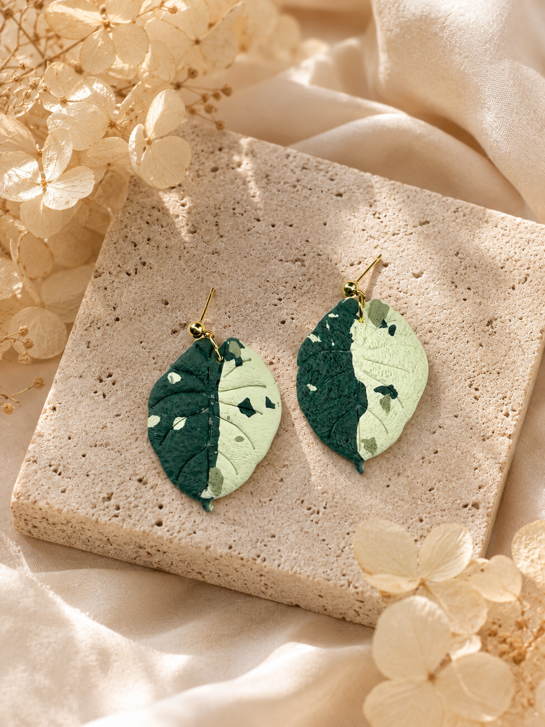 Alocasia Maharani Albo Earrings
